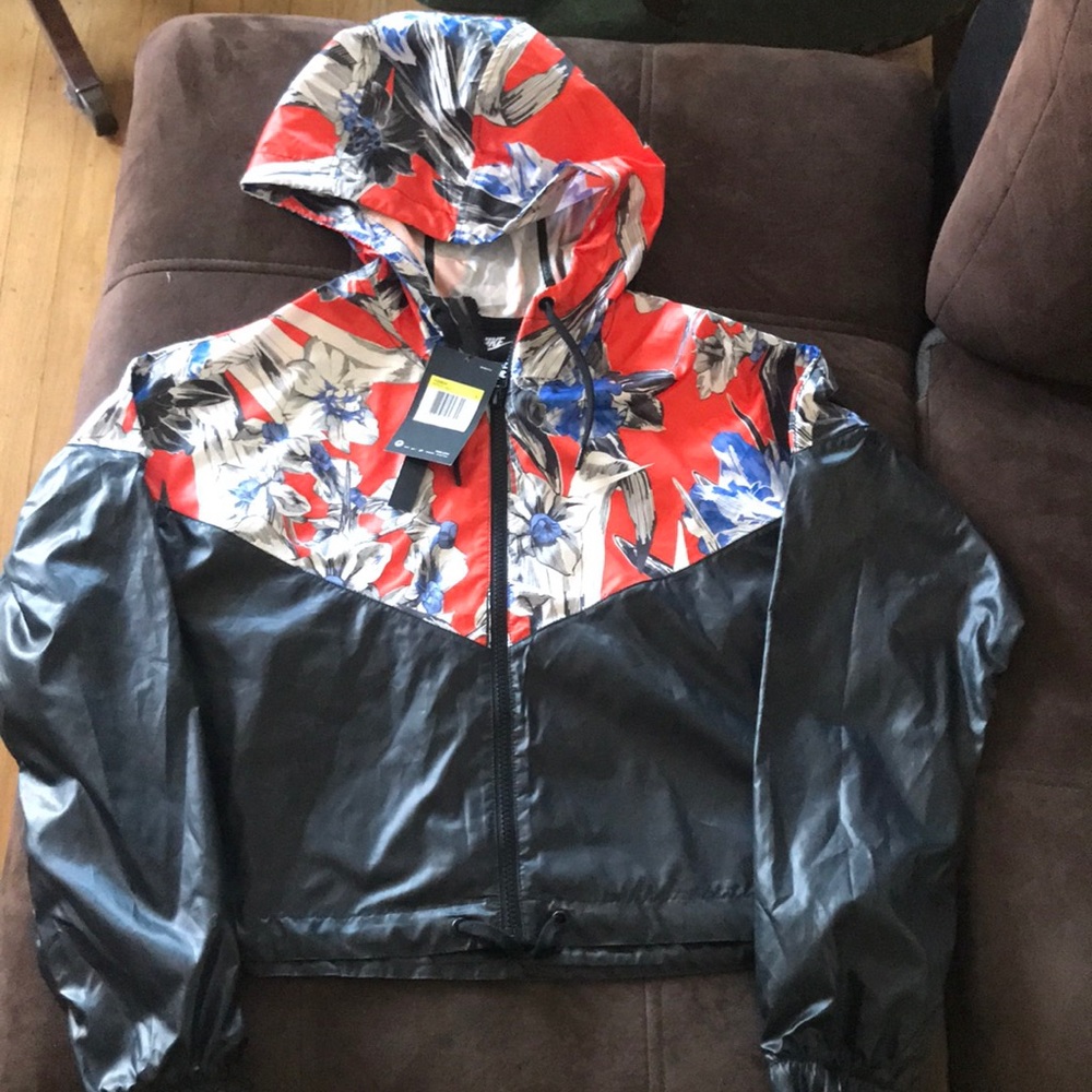 Nike Women’s cropped windbreaker